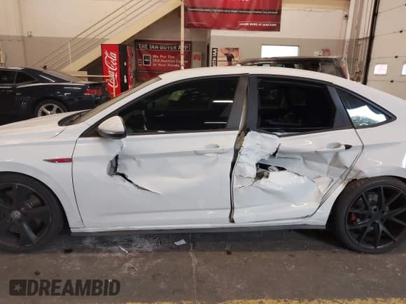 ✅ 2019 Volkswagen Jetta S • VIN: 3VW5T7BU6KM187764 • Lot: 43348152. Wystawiony na IAAI z przebiegiem 43 393 mil. Bezpłatny archiwum sprzedaży aukcyjnych z USA i szczegółowy raport historii pojazdu na DreamBid. Zdjęcie 17.