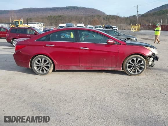 ✅ 2014 Hyundai Sonata SE • VIN: 5NPEC4AC1EH883646 • Lot: 43788721. Wystawiony na IAAI z przebiegiem 114 491 mil. Bezpłatny archiwum sprzedaży aukcyjnych z USA i szczegółowy raport historii pojazdu na DreamBid. Zdjęcie 13.