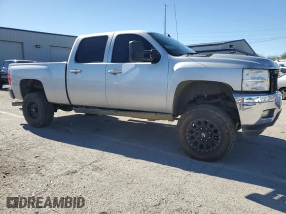 ✅ 2011 Chevrolet Silverado 2500HD LTZ • VIN: 1GC1KYC83BF236141 • Lot: 90696195. Listed on Copart with 67,086 mi. Free auction sales archive from the USA and detailed vehicle history report at DreamBid. Image 4.