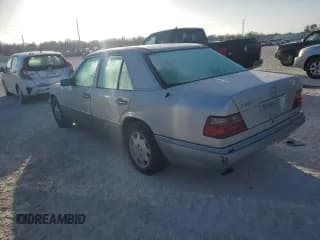 ✅ 1994 Mercedes-Benz 400 E • VIN: WDBEA34E7RC127977 • Лот: 75604314. Опубликован ранее на Copart с пробегом Не указан. Бесплатный доступ к архиву аукционных продаж из США и подробный отчёт об истории автомобиля на DreamBid. Изображение 2.