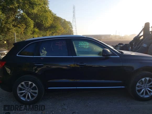 ✅ 2017 Audi Q5 Premium • VIN: WA1C2AFP1HA035812 • Lot: 43325522. Wystawiony na IAAI z przebiegiem 120 111 mil. Bezpłatny archiwum sprzedaży aukcyjnych z USA i szczegółowy raport historii pojazdu na DreamBid. Zdjęcie 14.