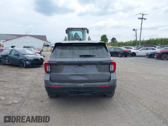 ✅ 2025 Ford Police Interceptor Utility • VIN: 1FM5K8AB9SGB13773 • Lot: 43087413. Wystawiony na IAAI z przebiegiem 5 378 mil. Bezpłatny archiwum sprzedaży aukcyjnych z USA i szczegółowy raport historii pojazdu na DreamBid. Zdjęcie 16.