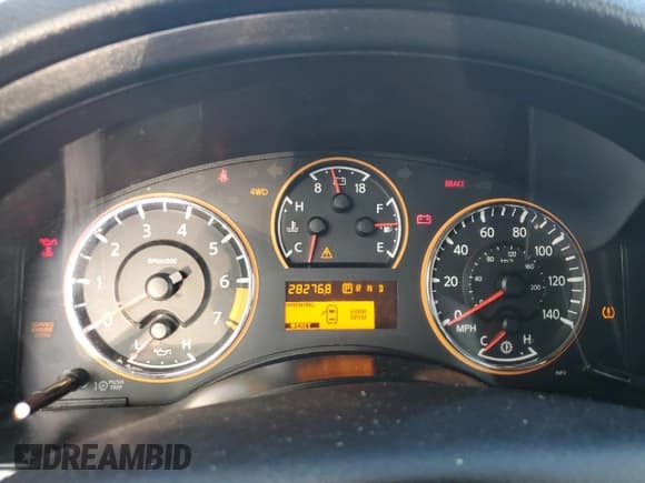 ✅ 2010 Nissan Armada Platinum • VIN: 5N1AA0NE5AN620056 • Lot: 82616095. Wystawiony na Copart z przebiegiem 282 768 mil. Bezpłatny archiwum sprzedaży aukcyjnych z USA i szczegółowy raport historii pojazdu na DreamBid. Zdjęcie 9.