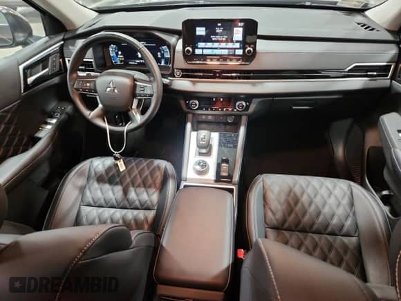 2024 Mitsubishi Outlander SEL with VIN JA4J4WA82RZ073843, listed as a Copart auction lot 81331465 with 10,233 mi miles and Salvage title. Bid and sale history available at DreamBid. Image 8.