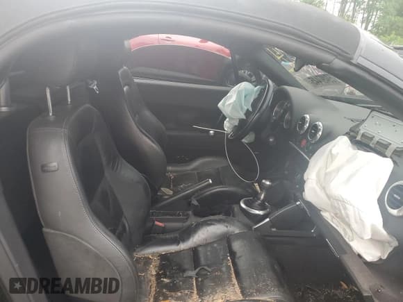 ✅ 2001 Audi TT • VIN: TRUUT28N511003353 • Lot: 59497445. Wystawiony na Copart z przebiegiem Nie podano. Bezpłatny archiwum sprzedaży aukcyjnych z USA i szczegółowy raport historii pojazdu na DreamBid. Zdjęcie 10.