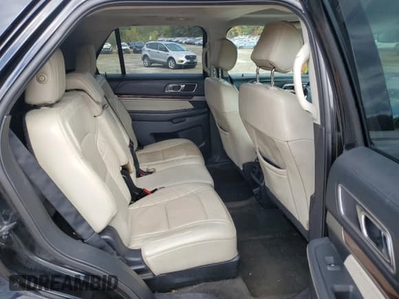 ✅ 2016 Ford Explorer Platinum • VIN: 1FM5K8HTXGGC10082 • Lot: 86986325. Wystawiony na Copart z przebiegiem 293 339 mil. Bezpłatny archiwum sprzedaży aukcyjnych z USA i szczegółowy raport historii pojazdu na DreamBid. Zdjęcie 11.