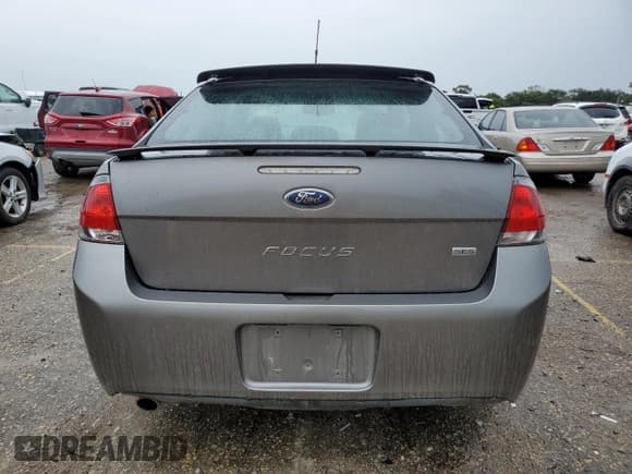 ✅ 2010 Ford Focus SES • VIN: 1FAHP3DN2AW171858 • Lot: 71850105. Wystawiony na Copart z przebiegiem 187 648 mil. Bezpłatny archiwum sprzedaży aukcyjnych z USA i szczegółowy raport historii pojazdu na DreamBid. Zdjęcie 6.