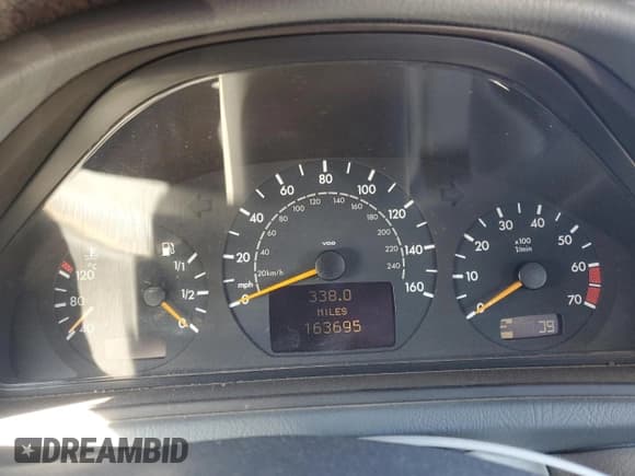 ✅ 2002 Mercedes-Benz CLK 320/430 • VIN: WDBLK65G02T109638 • Lot: 81881125. Listed on Copart with 163,695 mi. Free auction sales archive from the USA and detailed vehicle history report at DreamBid. Image 9.