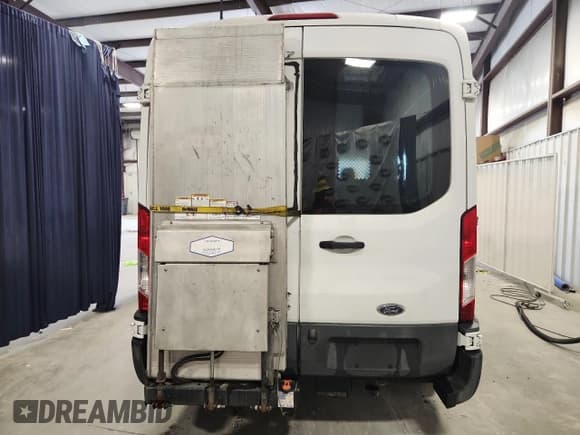✅ 2016 Ford Transit Cargo • VIN: 1FTYE1CG8GKA06260 • Lot: 86586685. Wystawiony na Copart z przebiegiem 194 165 mil. Bezpłatny archiwum sprzedaży aukcyjnych z USA i szczegółowy raport historii pojazdu na DreamBid. Zdjęcie 6.