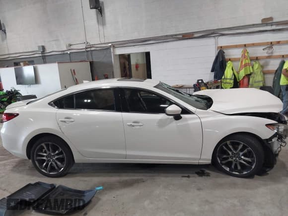 ✅ 2015 Mazda 6 i Grand Touring • VIN: JM1GJ1W61F1171551 • Lot: 42508295. Wystawiony na IAAI z przebiegiem 163 410 mil. Bezpłatny archiwum sprzedaży aukcyjnych z USA i szczegółowy raport historii pojazdu na DreamBid. Zdjęcie 13.