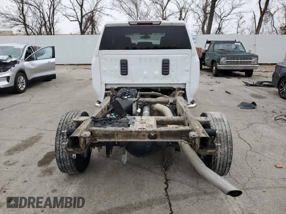 ✅ 2022 Chevrolet Silverado 2500HD • VIN: 1GB5YLE71NF335721 • Lot: 93628005. Wystawiony na Copart z przebiegiem 58 046 mil. Bezpłatny archiwum sprzedaży aukcyjnych z USA i szczegółowy raport historii pojazdu na DreamBid. Zdjęcie 6.