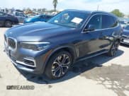✅ 2020 BMW X5 sDrive40i • VIN: 5UXCR4C05LLE31248 • Lot: 42014324. Wystawiony na IAAI z przebiegiem 42 139 mil. Bezpłatny archiwum sprzedaży aukcyjnych z USA i szczegółowy raport historii pojazdu na DreamBid. Zdjęcie 2.