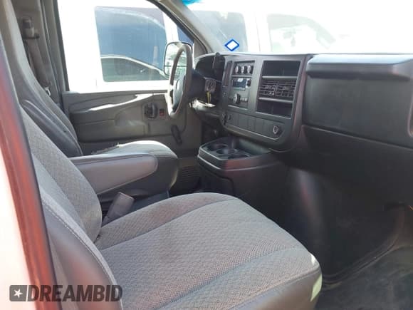 ✅ 2011 GMC Savana • VIN: 1GTW7GBA8B1100736 • Lot: 42765206. Listed on IAAI with 179,259 mi. Free auction sales archive from the USA and detailed vehicle history report at DreamBid. Image 5.