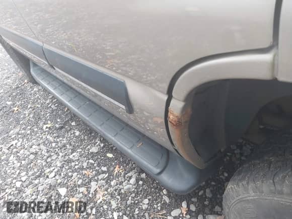 2002 Chevrolet Tahoe LT z VIN 1GNEK13Z42J104544, wystawiony jako IAAI lot #43581686 z przebiegiem 138 122 mil mil oraz . Historia ofert i sprzedaży dostępna na DreamBid. Obrazek 11.