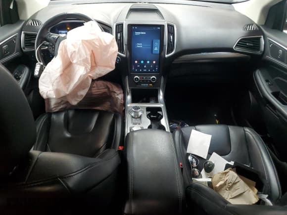 ✅ 2022 Ford Edge Titanium • VIN: 2FMPK4K93NBA54812 • Lot: 90880715. Wystawiony na Copart z przebiegiem 97 062 mil. Bezpłatny archiwum sprzedaży aukcyjnych z USA i szczegółowy raport historii pojazdu na DreamBid. Zdjęcie 8.