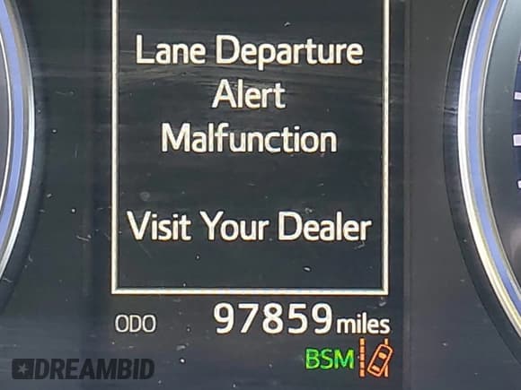 ✅ 2017 Toyota Highlander XLE • VIN: 5TDJZRFH4HS403774 • Lot: 43054652. Listed on IAAI with 97,859 mi. Free auction sales archive from the USA and detailed vehicle history report at DreamBid. Image 16.