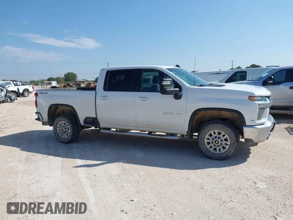 2020 Chevrolet Silverado 2500HD LT z VIN 1GC1YNEY7LF301858, wystawiony jako IAAI lot #42650174 z przebiegiem 107 523 mil mil oraz . Historia ofert i sprzedaży dostępna na DreamBid. Obrazek 13.