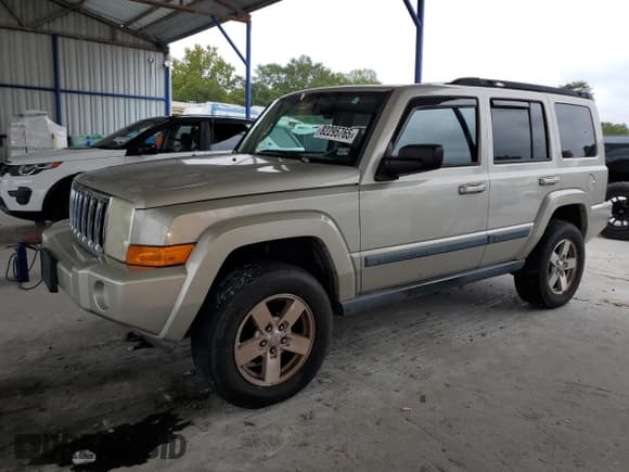 ✅ 2008 Jeep Commander Sport • VIN: 1J8HG48K98C129806 • Лот: 82295765. Опубликован ранее на Copart с пробегом 189 557 миль. Бесплатный доступ к архиву аукционных продаж из США и подробный отчёт об истории автомобиля на DreamBid. Изображение 1.