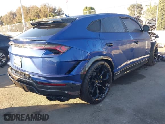 ✅ 2024 Lamborghini Urus Performante • VIN: ZPBUC3ZL3RLA30847 • Lot: 40935032. Listed on IAAI with Not provided. Free auction sales archive from the USA and detailed vehicle history report at DreamBid. Image 4.