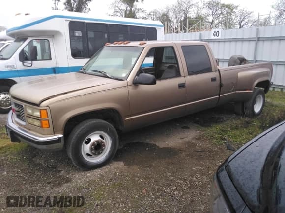 ✅ 1996 GMC Sierra 1500 • VIN: 1GTHC33J4TF010466 • Lot: 48392195. Wystawiony na Copart z przebiegiem 143 267 mil. Bezpłatny archiwum sprzedaży aukcyjnych z USA i szczegółowy raport historii pojazdu na DreamBid. Zdjęcie 1.