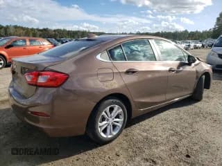 ✅ 2019 Chevrolet Cruze LT • VIN: 1G1BE5SM4K7115842 • Lot: 65729542. Listed on Copart with 70,536 mi. Free auction sales archive from the USA and detailed vehicle history report at DreamBid. Image 4.