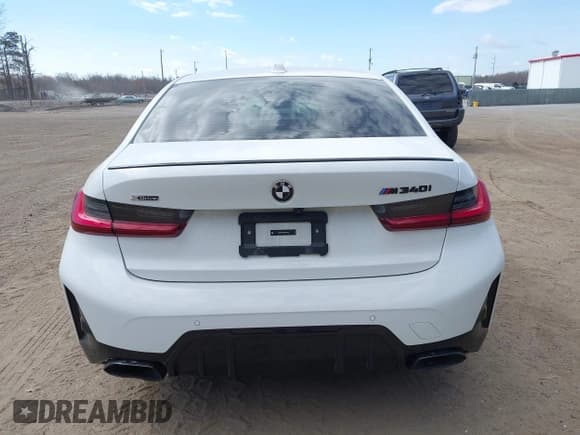 ✅ 2024 BMW 3 Series M340i xDrive • VIN: 3MW49FF02R8D79729 • Lot: 41923780. Listed on IAAI with 10,208 mi. Free auction sales archive from the USA and detailed vehicle history report at DreamBid. Image 16.
