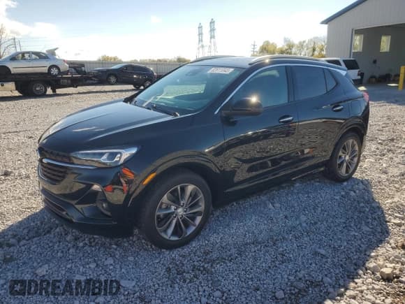 ✅ 2021 Buick Encore GX Essence • VIN: KL4MMFSL2MB062388 • Lot: 82611045. Wystawiony na Copart z przebiegiem 49 165 mil. Bezpłatny archiwum sprzedaży aukcyjnych z USA i szczegółowy raport historii pojazdu na DreamBid. Zdjęcie 1.