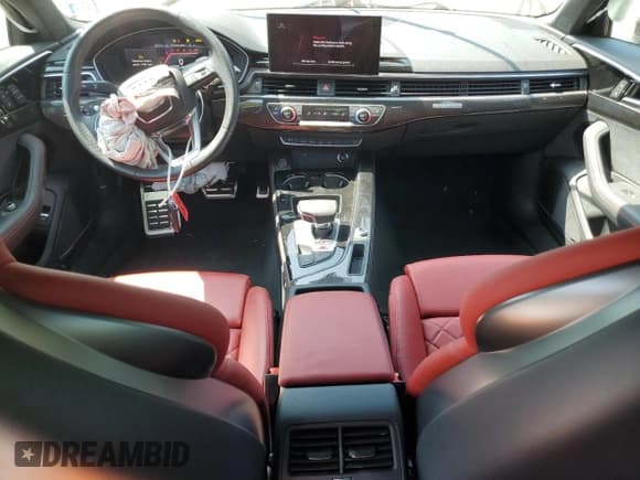 ✅ 2022 Audi S4 Prestige • VIN: WAUC4AF44NA044647 • Lot: 67740495. Wystawiony na Copart z przebiegiem 19 253 mil. Bezpłatny archiwum sprzedaży aukcyjnych z USA i szczegółowy raport historii pojazdu na DreamBid. Zdjęcie 8.