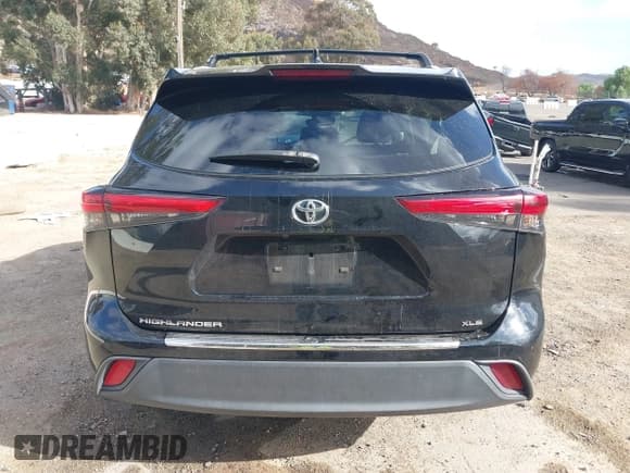 ✅ 2022 Toyota Highlander XLE • VIN: 5TDHZRAH0NS121231 • Lot: 43436442. Listed on IAAI with 216,662 mi. Free auction sales archive from the USA and detailed vehicle history report at DreamBid. Image 16.