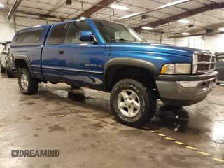 ✅ 1997 Dodge 1500 • VIN: 3B7HF13ZXVG801149 • Lot: 42903225. Wystawiony na IAAI z przebiegiem 213 225 mil. Bezpłatny archiwum sprzedaży aukcyjnych z USA i szczegółowy raport historii pojazdu na DreamBid. Zdjęcie 1.