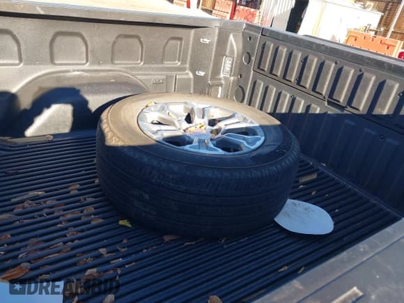 ✅ 2025 GMC Sierra 1500 SLT • VIN: 3GTPHDED2SG197715 • Лот: 43572385. Опубликован ранее на IAAI с пробегом 25 285 миль. Бесплатный доступ к архиву аукционных продаж из США и подробный отчёт об истории автомобиля на DreamBid. Изображение 12.