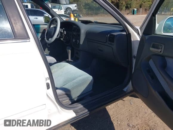 ✅ 1994 Toyota Camry LE • VIN: 4T1SK12E3RU357935 • Lot: 43500149. Wystawiony na IAAI z przebiegiem 239 841 mil. Bezpłatny archiwum sprzedaży aukcyjnych z USA i szczegółowy raport historii pojazdu na DreamBid. Zdjęcie 5.