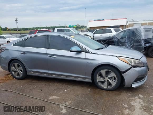 2016 Hyundai Sonata Limited with VIN KMHE34L13GA017321, listed as a IAAI auction lot 42966209 with 110,822 mi miles and . Bid and sale history available at DreamBid. Image 14.