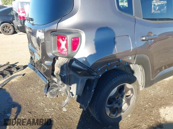 ✅ 2017 Jeep Renegade Sport • VIN: ZACCJBAB6HPG02915 • Лот: 43366909. Опубликован ранее на IAAI с пробегом 78 311 миль. Бесплатный доступ к архиву аукционных продаж из США и подробный отчёт об истории автомобиля на DreamBid. Изображение 19.