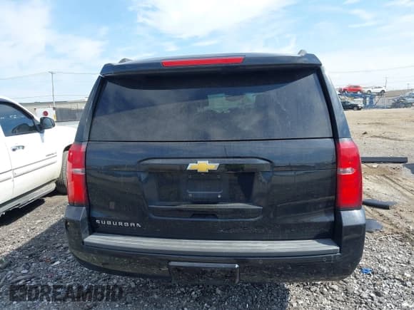 ✅ 2015 Chevrolet Suburban LT • VIN: 1GNSKJKC5FR688637 • Lot: 43232837. Listed on IAAI with 267,129 mi. Free auction sales archive from the USA and detailed vehicle history report at DreamBid. Image 16.