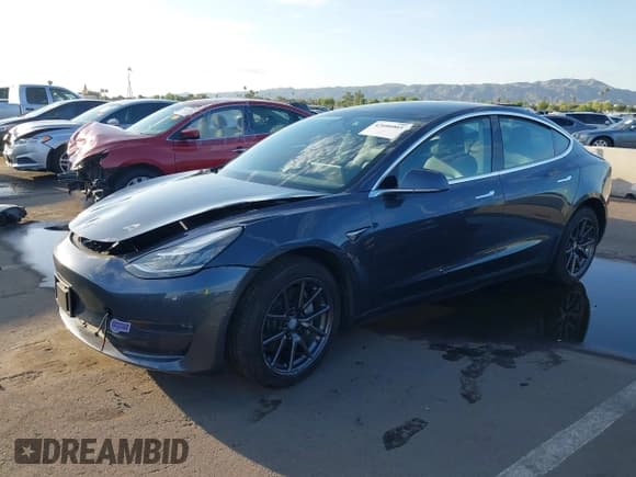 ✅ 2019 Tesla Model 3 Long Range • VIN: 5YJ3E1EB4KF386067 • Lot: 42606003. Wystawiony na IAAI z przebiegiem 54 655 mil. Bezpłatny archiwum sprzedaży aukcyjnych z USA i szczegółowy raport historii pojazdu na DreamBid. Zdjęcie 2.