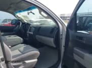 ✅ 2011 Toyota Tundra • VIN: 5TFRY5F17BX105271 • Лот: 43522828. Опубликован ранее на IAAI с пробегом 132 052 миль. Бесплатный доступ к архиву аукционных продаж из США и подробный отчёт об истории автомобиля на DreamBid. Изображение 5.