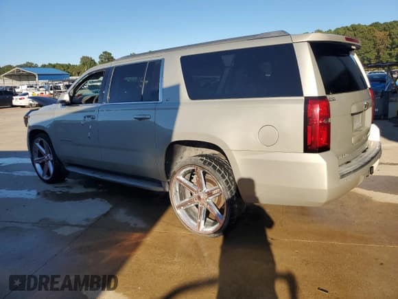 ✅ 2015 Chevrolet Suburban LT • VIN: 1GNSCJKC7FR266432 • Lot: 86607115. Wystawiony na Copart z przebiegiem 184 559 mil. Bezpłatny archiwum sprzedaży aukcyjnych z USA i szczegółowy raport historii pojazdu na DreamBid. Zdjęcie 2.