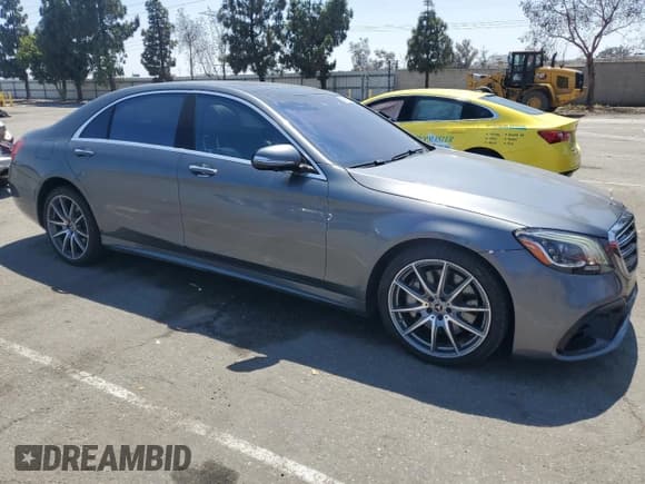 ✅ 2018 Mercedes-Benz S 560 • VIN: WDDUG8DB4JA415248 • Lot: 60999675. Wystawiony na Copart z przebiegiem 67 361 mil. Bezpłatny archiwum sprzedaży aukcyjnych z USA i szczegółowy raport historii pojazdu na DreamBid. Zdjęcie 4.