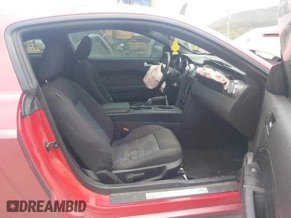 ✅ 2007 Ford Mustang GT Deluxe • VIN: 1ZVHT82H575200488 • Lot: 43074123. Listed on IAAI with 93,706 mi. Free auction sales archive from the USA and detailed vehicle history report at DreamBid. Image 5.