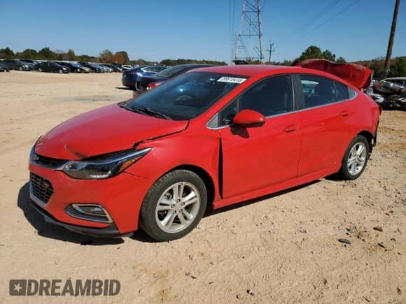 2017 Chevrolet Cruze LT z VIN 1G1BE5SM6H7233500, wystawiony jako Copart lot #89615415 z przebiegiem 92 228 mil mil oraz Szkoda całkowita • Salvage title. Historia ofert i sprzedaży dostępna na DreamBid. Obrazek 1.