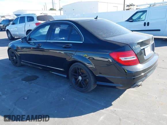 ✅ 2013 Mercedes-Benz C 300 Sport • VIN: WDDGF8AB1DR251323 • Лот: 43537577. Опубликован ранее на IAAI с пробегом Не указан. Бесплатный доступ к архиву аукционных продаж из США и подробный отчёт об истории автомобиля на DreamBid. Изображение 3.