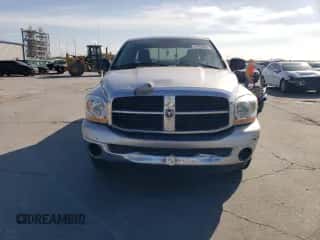 2006 Dodge 1500 SLT z VIN 1D7HA18N06S591178, wystawiony jako Copart lot #61994904 z przebiegiem 232 636 mil mil oraz Szkoda całkowita • Salvage title. Historia ofert i sprzedaży dostępna na DreamBid. Obrazek 5.