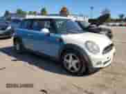 2009 MINI Hardtop с VIN WMWMF33589TW77993, выставлен на аукционе Copart как лот 86890795 с пробегом 114 257 миль миль и Списание • Salvage title. История ставок и продаж доступна на DreamBid. Изображение 4.