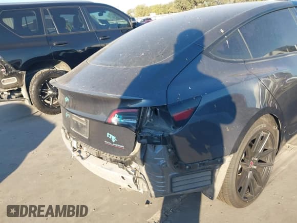 ✅ 2022 Tesla Model 3 Performance • VIN: 5YJ3E1EC3NF203044 • Lot: 43417316. Wystawiony na IAAI z przebiegiem 75 465 mil. Bezpłatny archiwum sprzedaży aukcyjnych z USA i szczegółowy raport historii pojazdu na DreamBid. Zdjęcie 21.