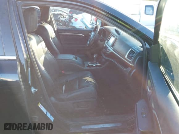 ✅ 2015 Toyota Highlander Limited Platinum • VIN: 5TDDKRFH1FS138973 • Lot: 43653015. Listed on IAAI with 152,292 mi. Free auction sales archive from the USA and detailed vehicle history report at DreamBid. Image 5.