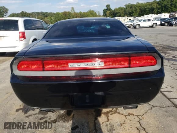 ✅ 2014 Dodge Challenger SXT • VIN: 2C3CDYAGXEH289603 • Lot: 71838614. Wystawiony na Copart z przebiegiem 222 379 mil. Bezpłatny archiwum sprzedaży aukcyjnych z USA i szczegółowy raport historii pojazdu na DreamBid. Zdjęcie 6.