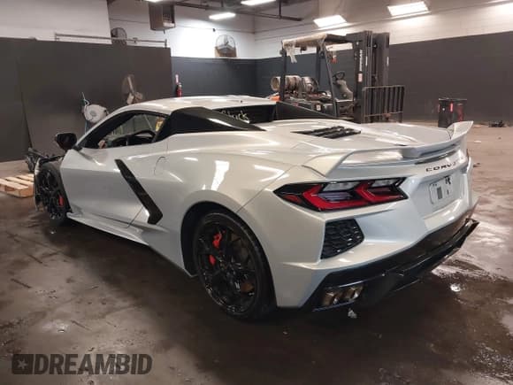 ✅ 2021 Chevrolet Corvette 3LT • VIN: 1G1YC3D47M5102762 • Lot: 43654296. Listed on IAAI with 29,529 mi. Free auction sales archive from the USA and detailed vehicle history report at DreamBid. Image 3.