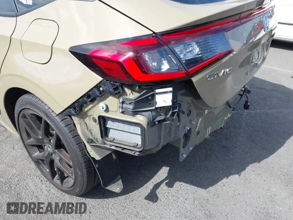 ✅ 2025 Honda Civic Sport • VIN: 19XFL2H82SE004200 • Lot: 43309820. Listed on IAAI with 14,909 mi. Free auction sales archive from the USA and detailed vehicle history report at DreamBid. Image 19.