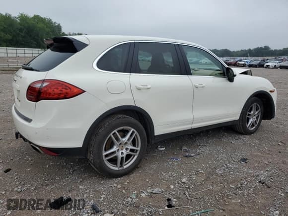 ✅ 2011 Porsche Cayenne S • VIN: WP1AB2A26BLA43543 • Lot: 58706975. Listed on Copart with 69,696 mi. Free auction sales archive from the USA and detailed vehicle history report at DreamBid. Image 3.